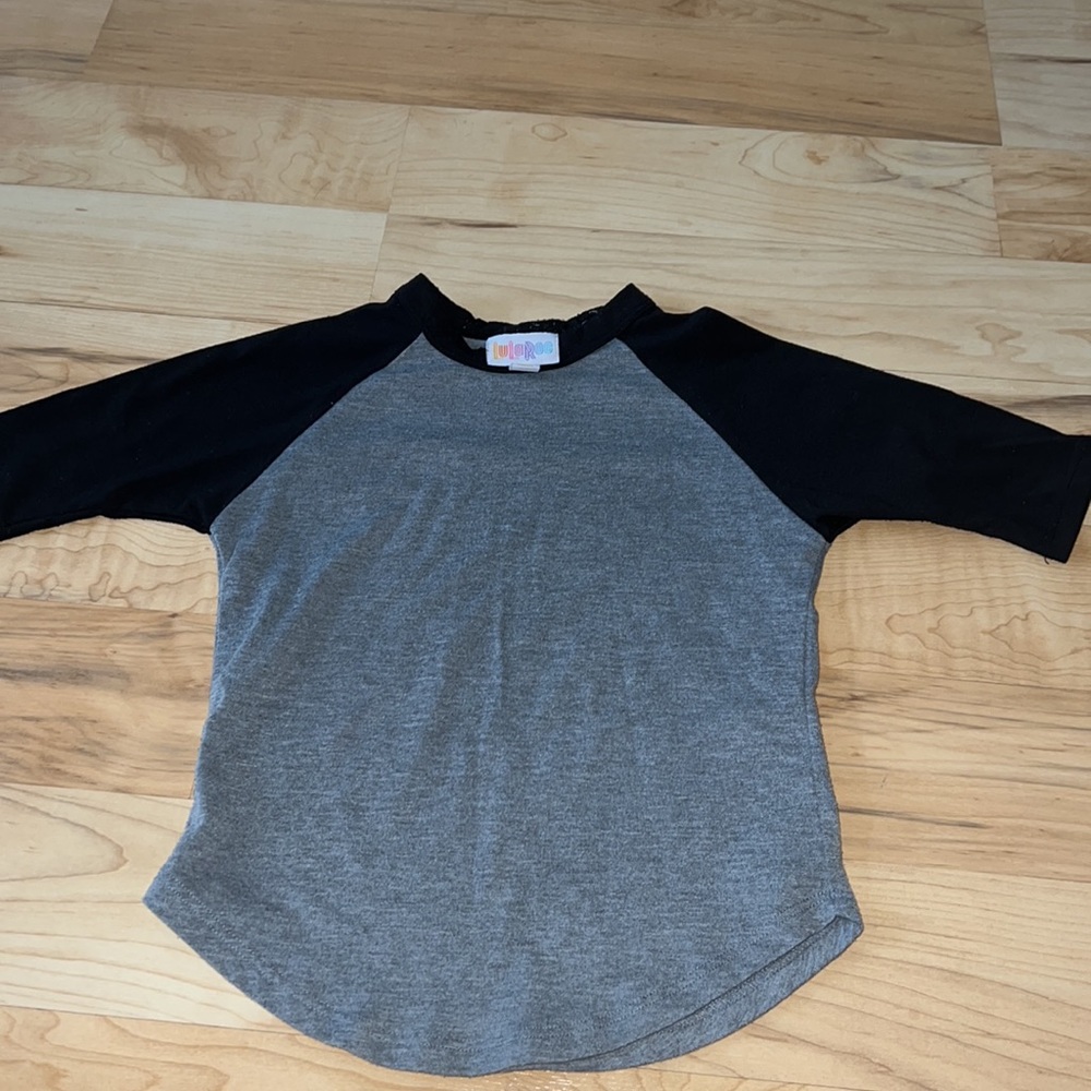 Size 2 Sloan Lularoe Raglan sleeve T - Picture 4 of 4